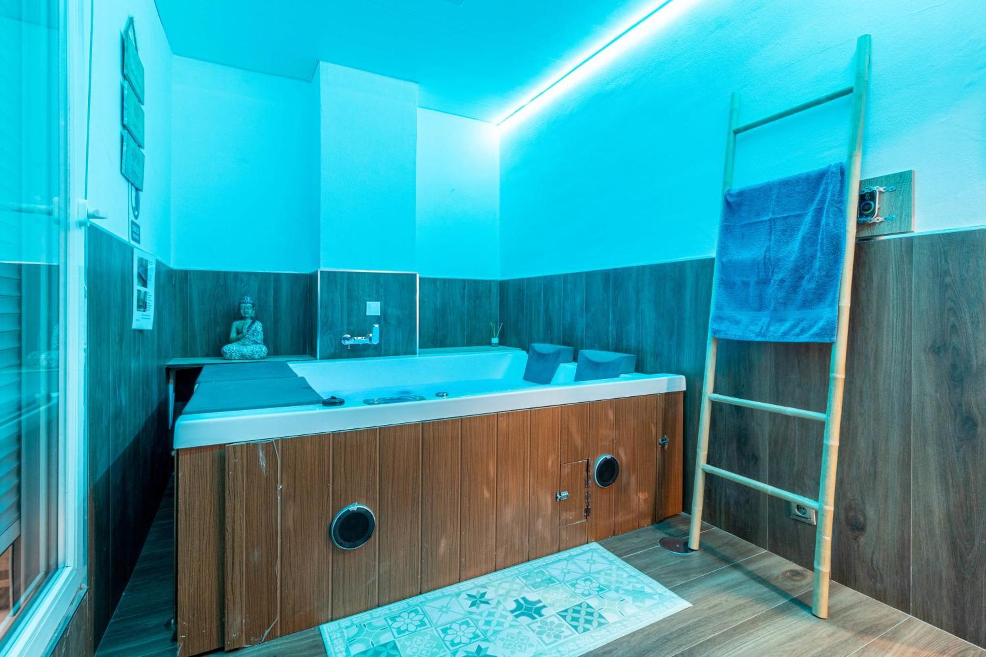 Lujo A Tu Alcance Con Spa Y Garaje Pleno Centro Ουέλβα Εξωτερικό φωτογραφία