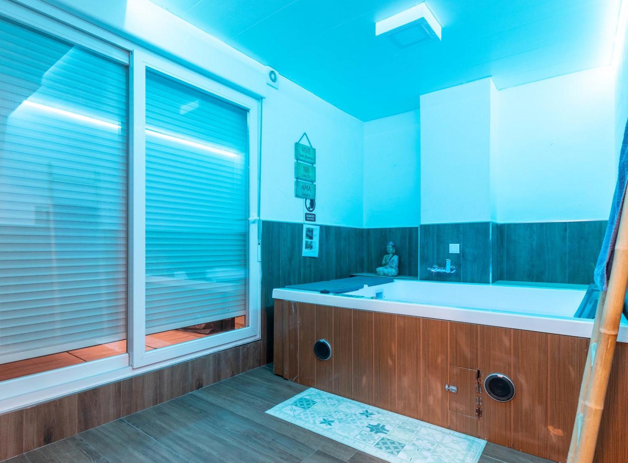 Lujo A Tu Alcance Con Spa Y Garaje Pleno Centro Ουέλβα Εξωτερικό φωτογραφία